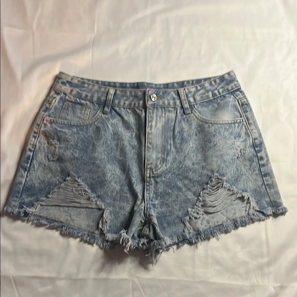 Fulunzi Distressed Denim Shorts